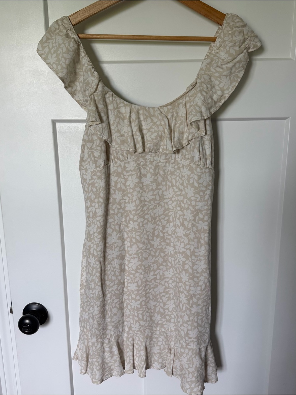 Abercrombie Floral Ruffle Off-Shoulder Mini Dress Beige White Small EUC